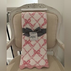 Pink and White Bow Patterned Baby or Toddler Scalloped Hem Blanket MWT